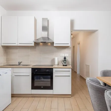 Oleander Aria Apartment